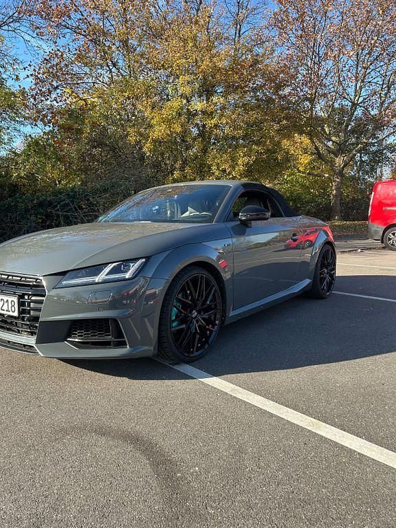 Grau Gebraucht 2015 Audi TT Roadster Ambiente Cabrio | 22.800 € (Guter Preis) - Bild 1/4