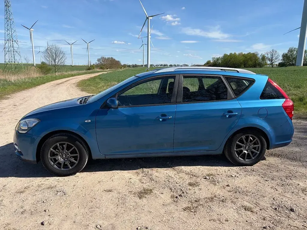 Second-hand Kia Ceed 90 CP (66 kW) 2010 Albastru Hatchback