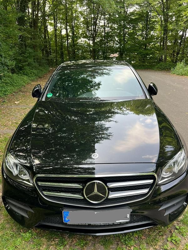 Schwarz Gebraucht 2017 Mercedes E220 AMG Limousine | 28.500 € (Teuer) - Bild 1/4