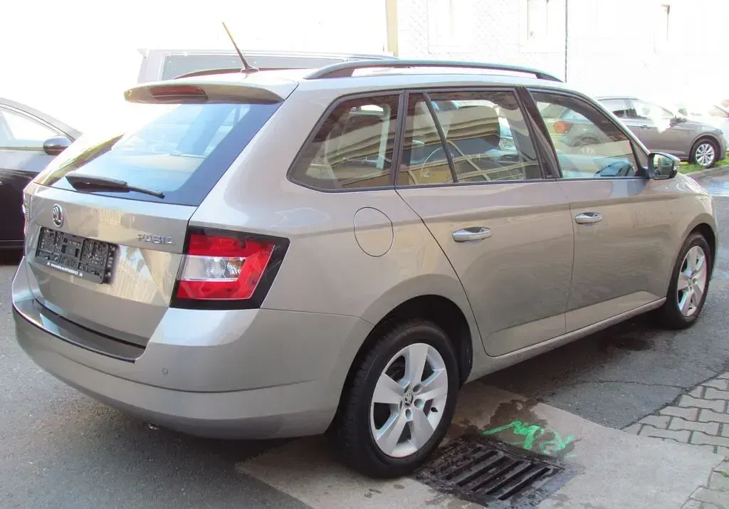 Używany Skoda Fabia Joy 90 KM (66 kW) 2016 Szary Sedan/Limuzyna