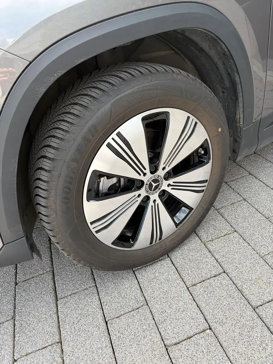 Gebraucht Mercedes EQA300 167 kW (228 PS) 2023 Grau SUV