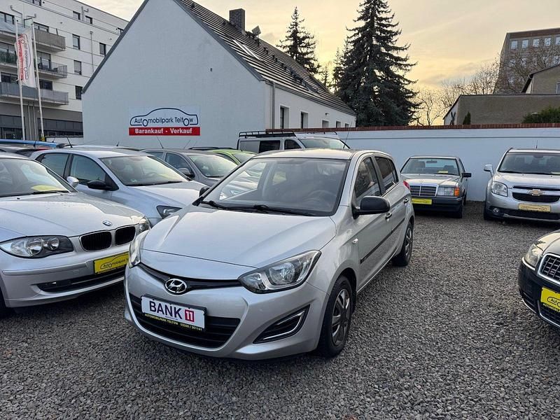 Gebraucht Hyundai i20 Edition 86 PS (63 kW) 2013 Silber Kleinwagen