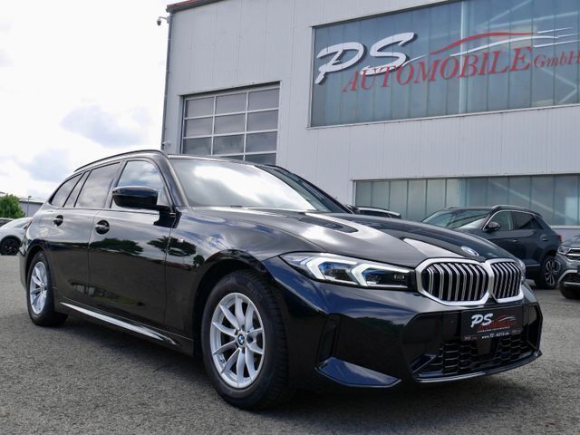 Black sapphire met. (metallic) Gebraucht 2024 BMW 320 M Sport Kombi | 39.888 € - Bild 1/4