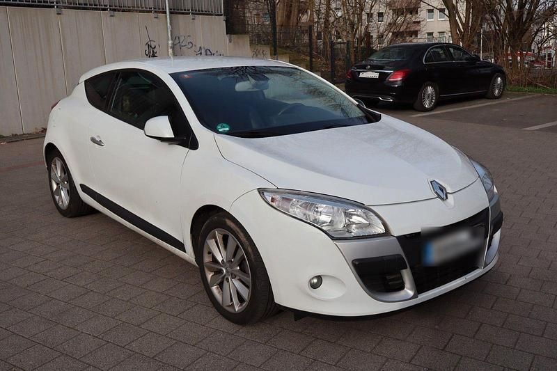 Gebraucht Renault Mégane Coupé Dynamique 102 PS (75 kW) 2010 Weiß Coupé