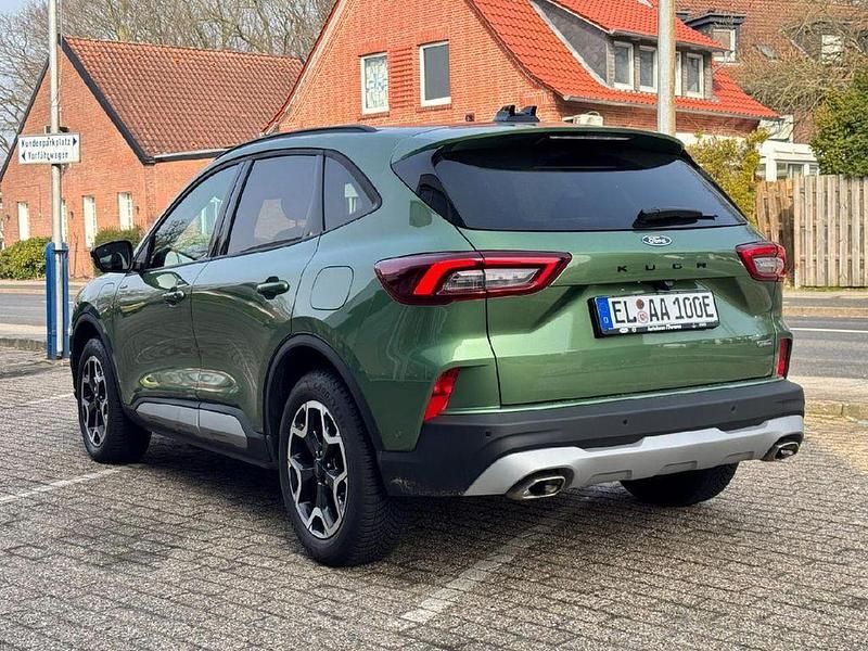 Gebraucht Ford Kuga Active X 242 PS (177 kW) 2025 Bursting green SUV