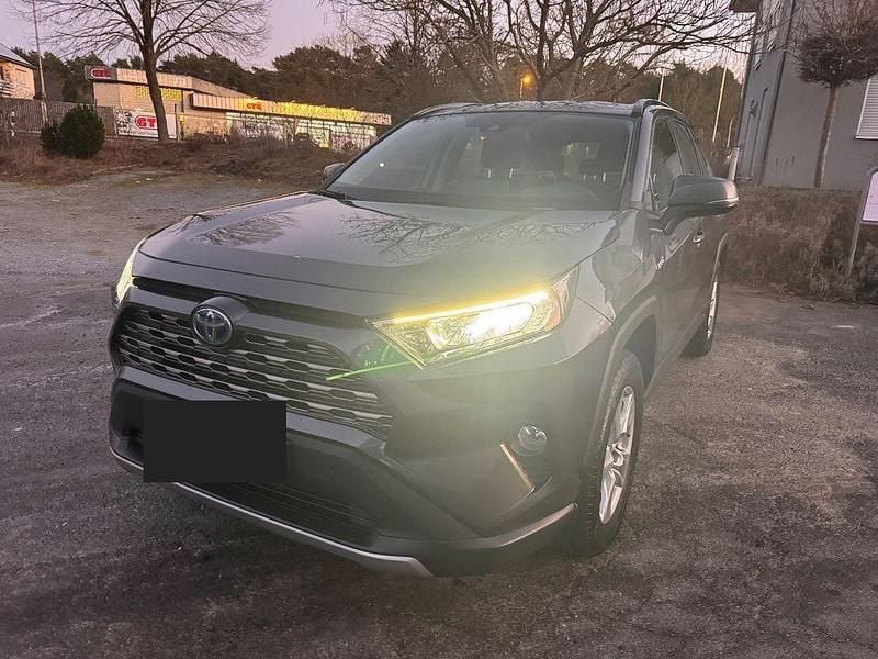 Grau Gebraucht 2019 Toyota RAV4 Hybrid Comfort SUV | 20.999 € (Guter Preis) - Bild 1/4