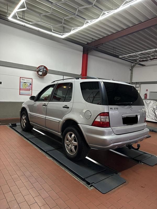 Gebraucht Mercedes ML270 163 PS (119 kW) 2003 SUV