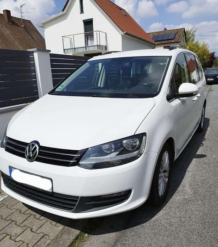 Weiß Gebraucht 2010 VW Sharan Comfortline Van / Kleinbus | 5.555 € (Fairer Preis) - Bild 1/4