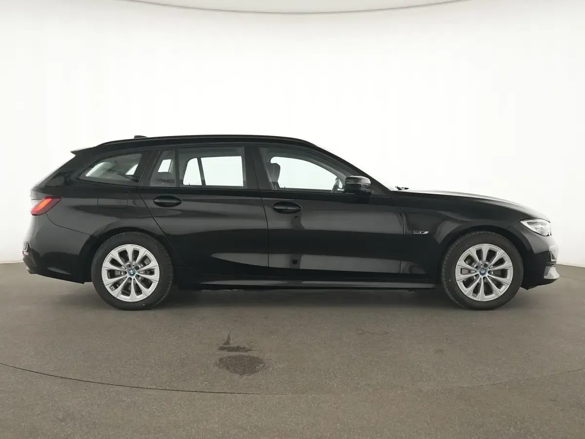 Używany BMW 330e Advantage 252 KM (185 kW) 2021 Czarny Kombi