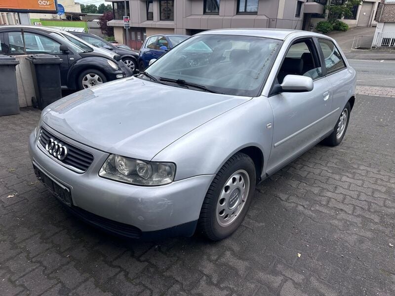 Silber Gebraucht 2000 Audi A3 Attraction Limousine | 950 € (Superpreis) - Bild 1/4
