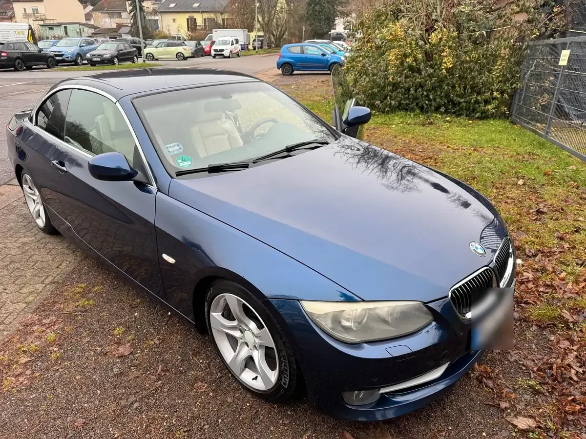 Gebraucht BMW 325 Cabriolet 218 PS (160 kW) 2010 Blau Cabrio