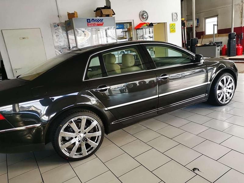 Second-hand VW Phaeton 241 CP (177 kW) 2002 Negru Berlinǎ