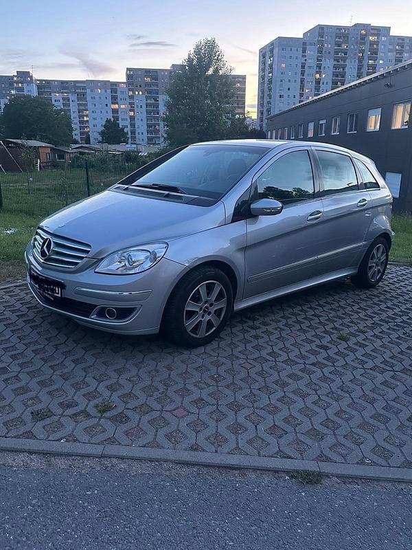 Silber Gebraucht 2007 Mercedes B200 Van / Kleinbus | 6.000 € (Fairer Preis) - Bild 1/4