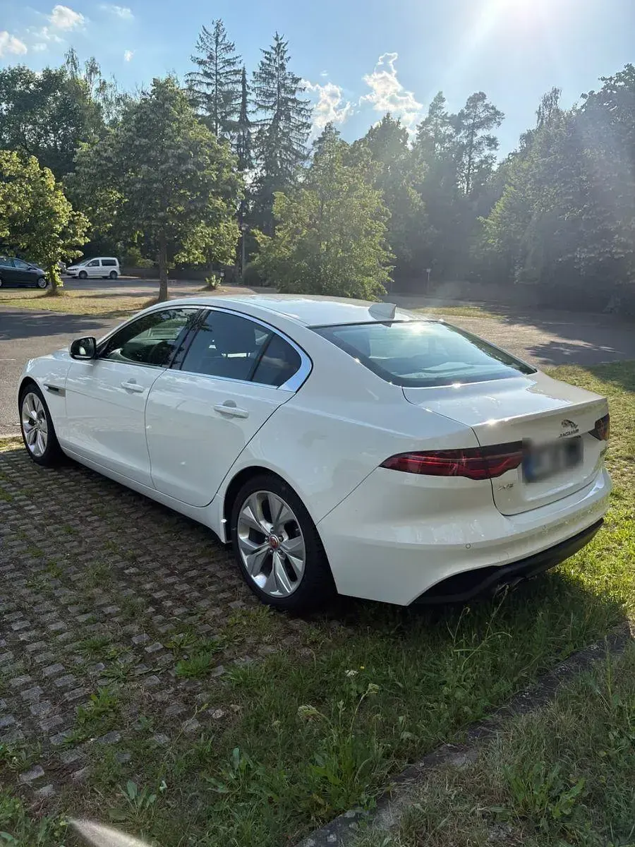 Gebraucht Jaguar XE S 179 PS (131 kW) 2020 Weiß Limousine