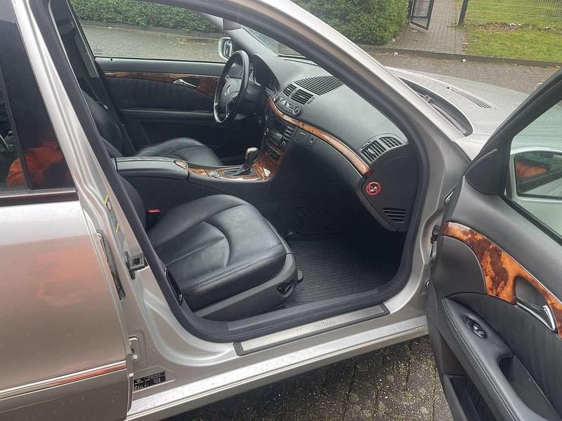 Gebraucht Mercedes E320 Elegance 224 PS (164 kW) 2002 Silber Limousine