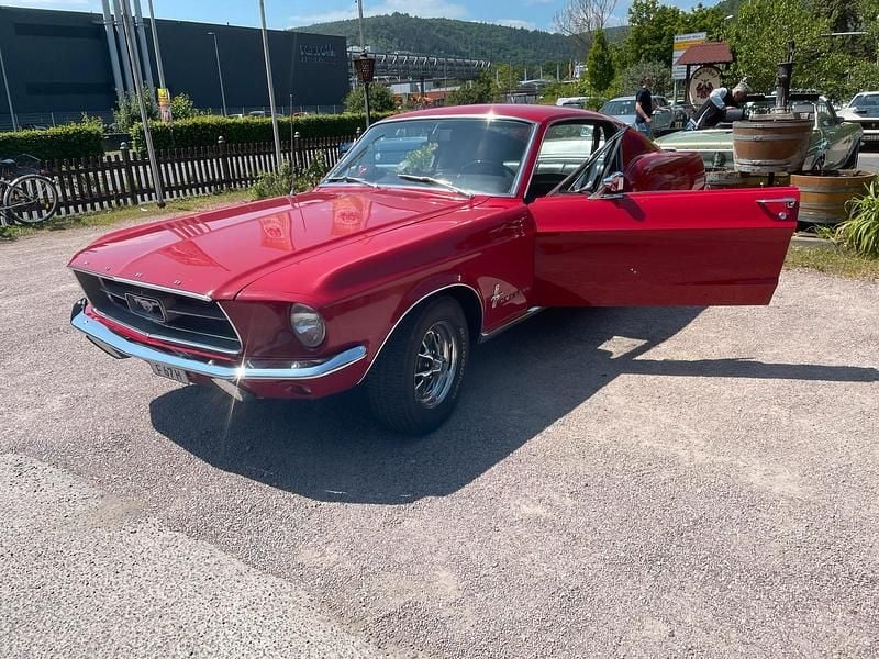 Rot Gebraucht 1967 Ford Mustang Fastback Coupé | 62.000 € - Bild 1/4
