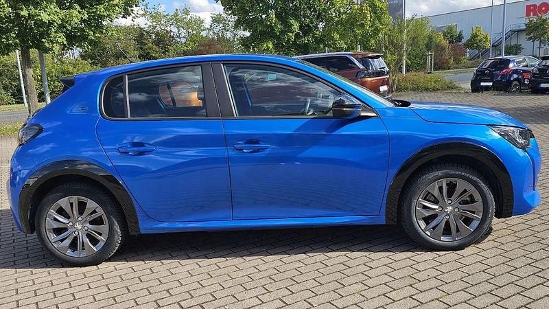 Gebraucht Peugeot e-208 Active 100 kW (136 PS) 2022 Vertigo blau Kleinwagen