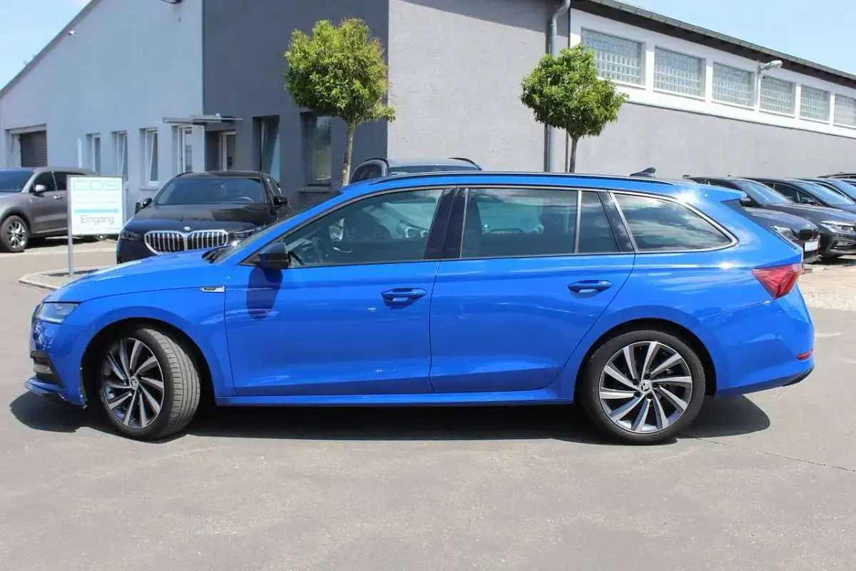 Gebraucht Skoda Octavia SportLine 190 PS (139 kW) 2023 Energyblau Kombi