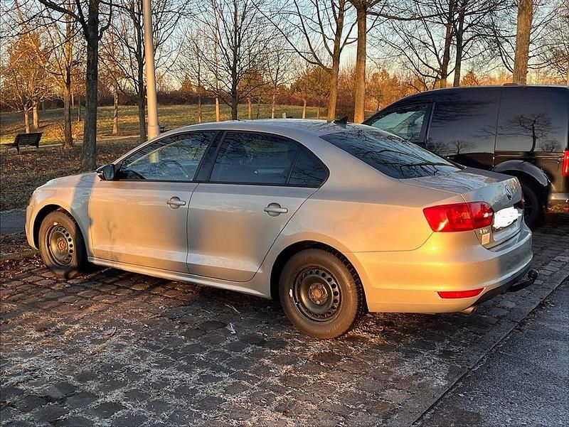 Beige Gebraucht 2012 VW Jetta Match Limousine | 7.800 € (Fairer Preis) - Bild 1/4