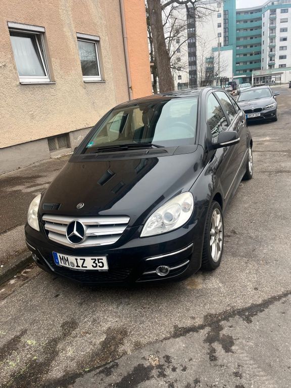 Schwarz Gebraucht 2009 Mercedes B180 Van / Kleinbus | 3.100 € (Guter Preis) - Bild 1/4