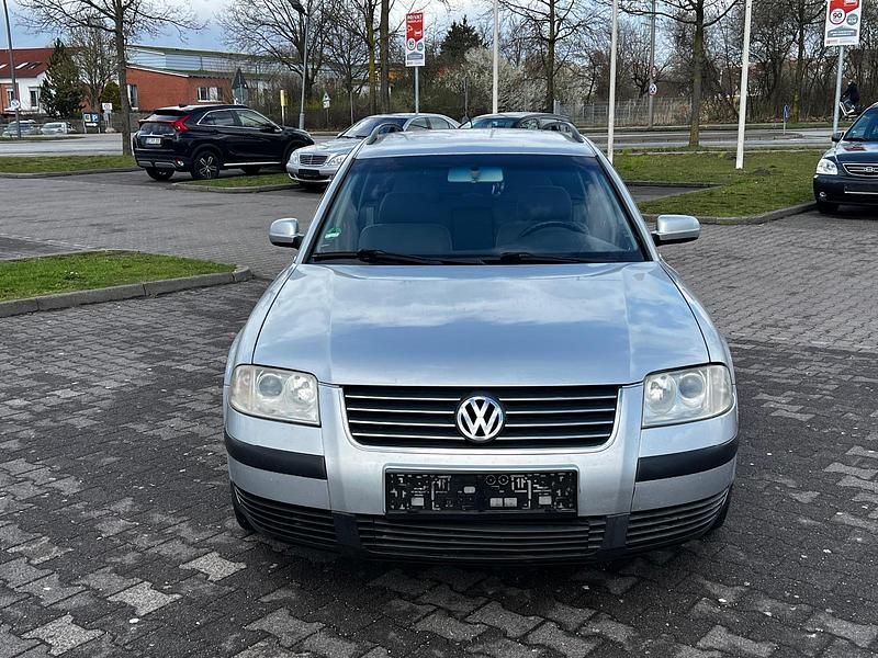 Gebraucht VW Passat 101 PS (74 kW) 2001 Silber Kombi