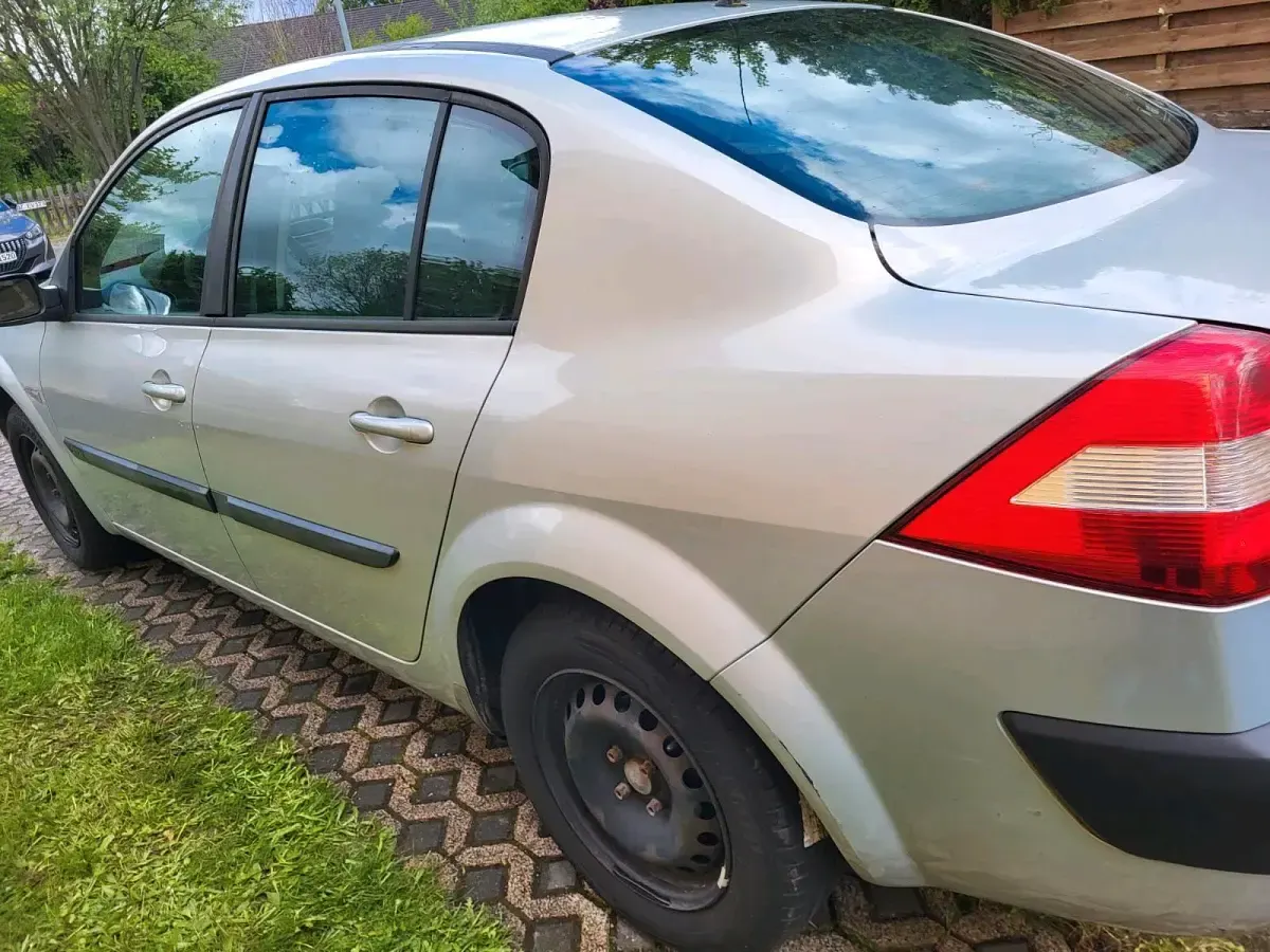 Gebraucht Renault Mégane 105 PS (77 kW) 2005 Grau Limousine