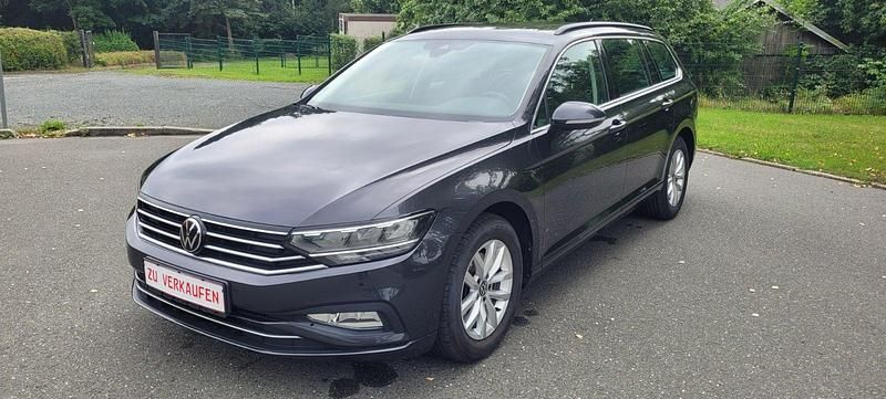 Grau Gebraucht 2022 VW Passat Kombi | 17.900 € (Superpreis) - Bild 1/4