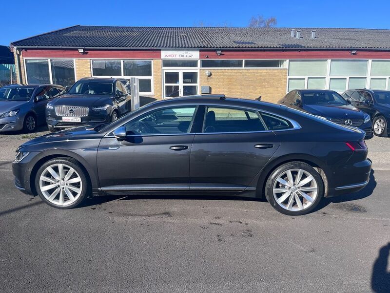 Grau Gebraucht 2018 VW Arteon Elegance Limousine | 19.516 € (Guter Preis) - Bild 1/4