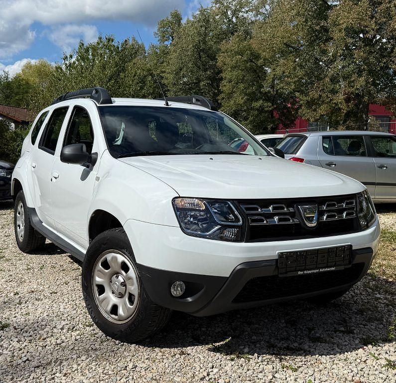 Weiß Gebraucht 2015 Dacia Duster Lauréate SUV | 11.499 € (Fairer Preis) - Bild 1/4