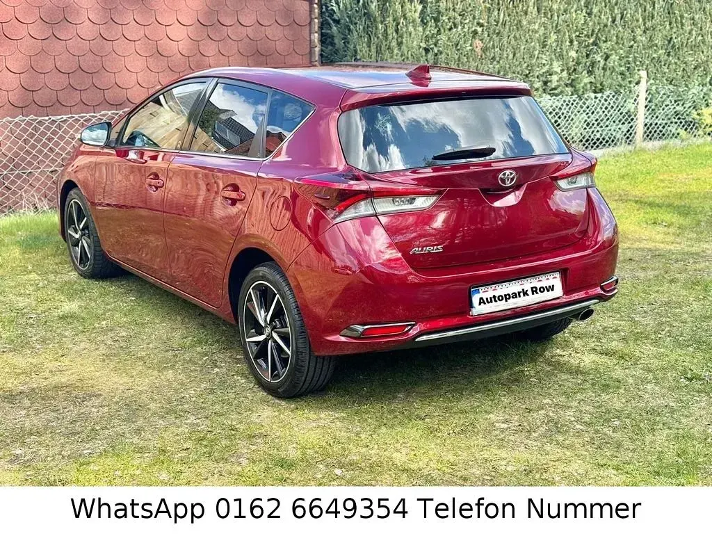 Gebraucht Toyota Auris Team 116 PS (85 kW) 2018 Rot Limousine