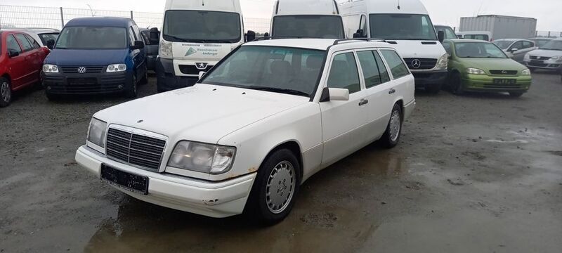 Weiß Gebraucht 1994 Mercedes 200 Kombi | 1.999 € - Bild 1/4