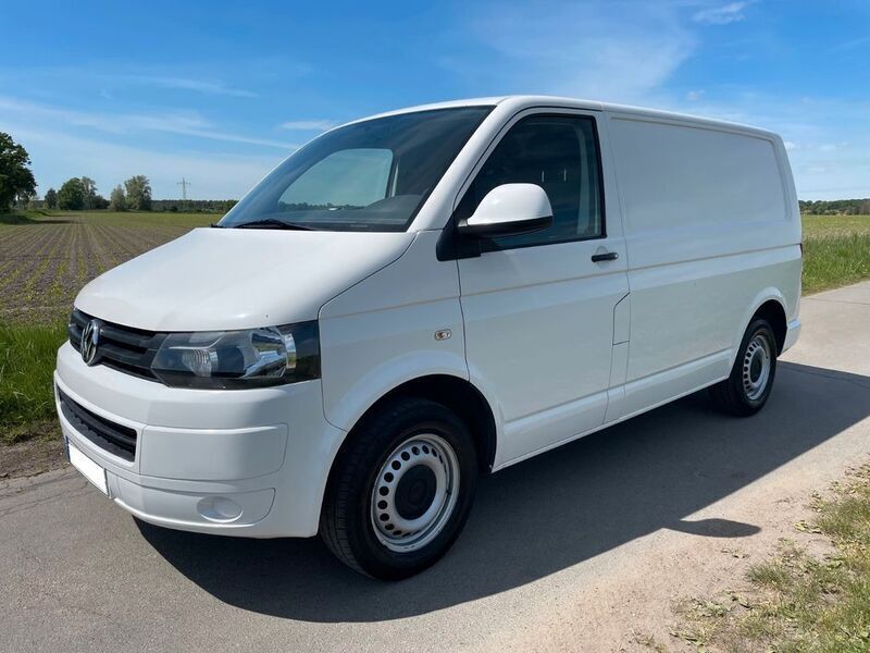 Weiß Gebraucht 2010 VW T5 Van | 11.200 € (Etwas zu teuer) - Bild 1/4