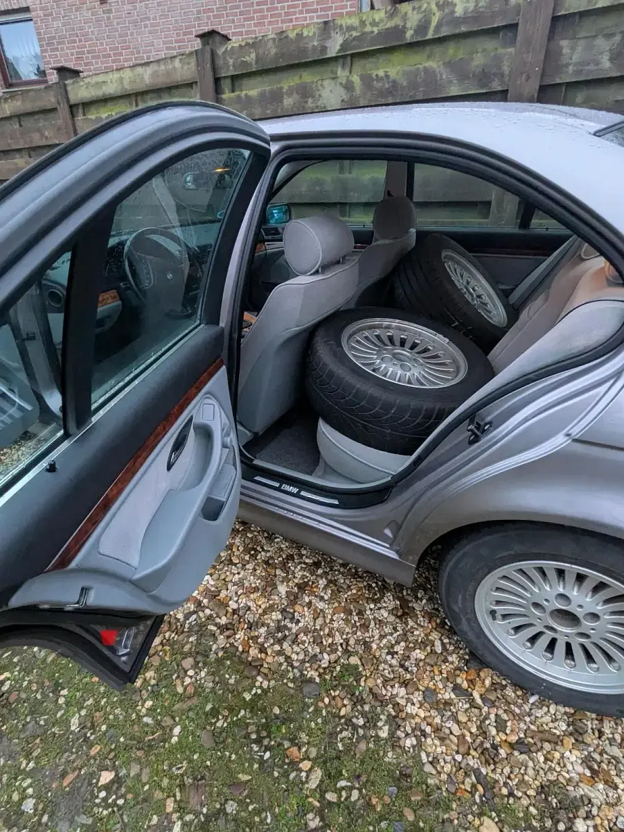 Gebraucht BMW 523 170 PS (125 kW) 1997 Silber Limousine