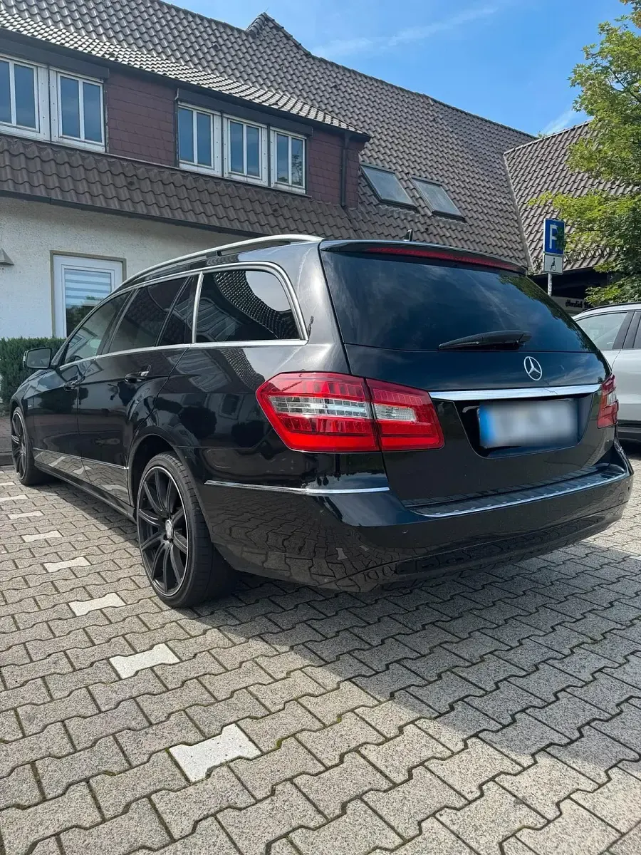 Gebraucht Mercedes E220 Avantgarde 170 PS (125 kW) 2011 Schwarz Kombi