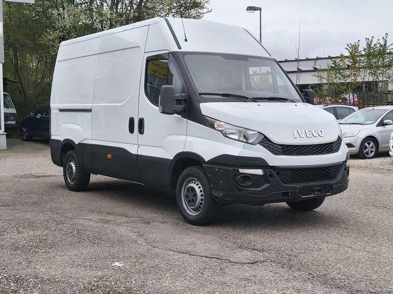 Second-hand Iveco Daily 126 CP (92 kW) 2016 Alb Monovolum