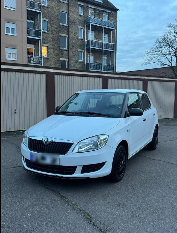 Gebraucht Skoda Fabia 60 PS (44 kW) 2015 Weiß Kleinwagen