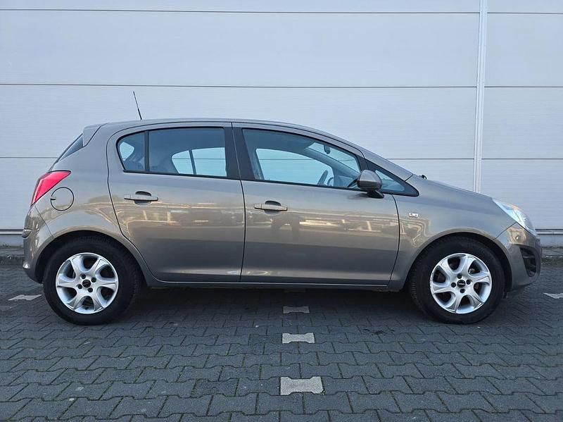 Gebraucht Opel Corsa Edition 101 PS (74 kW) 2013 Braun Kleinwagen