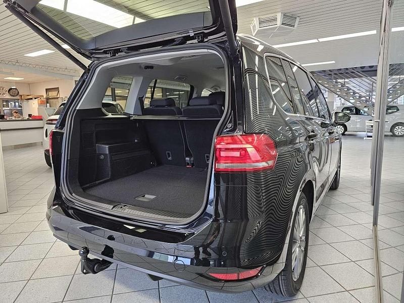 Neu VW Touran 150 PS (110 kW) 2026 Deepblackperl. Van / Kleinbus