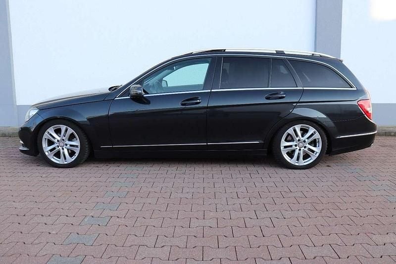Gebraucht Mercedes C220 170 PS (125 kW) 2012 Magnetitschwarzperleffektmet Kombi