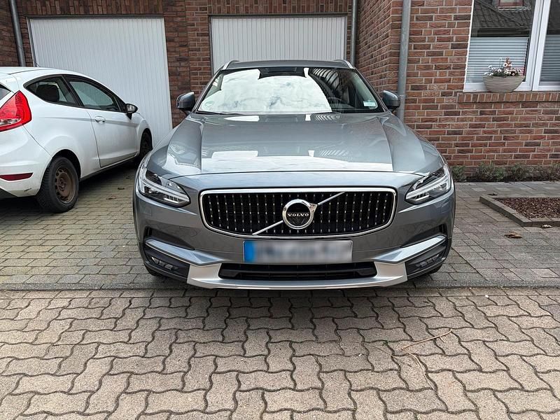Gebraucht Volvo V90 CC 190 PS (139 kW) 2019 Grau Kombi