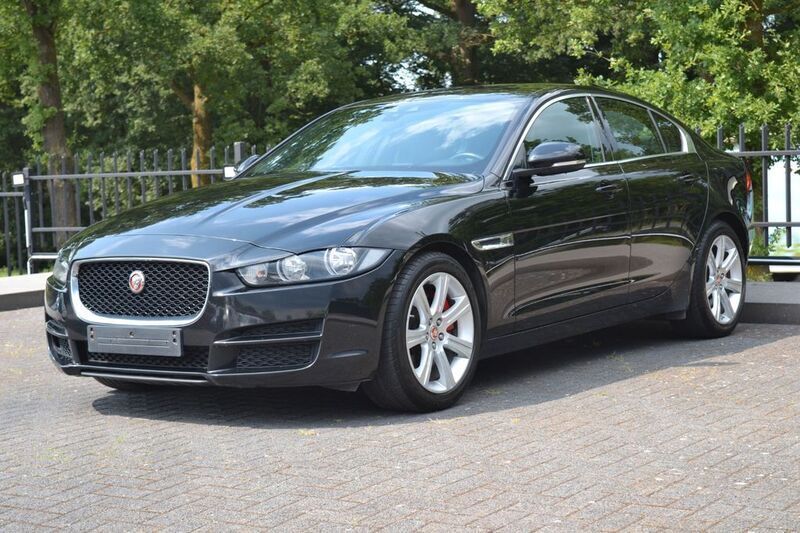 Schwarz Gebraucht 2015 Jaguar XE Prestige Limousine | 15.900 € (Fairer Preis) - Bild 1/4