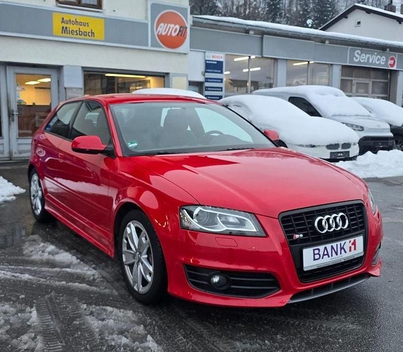 Gebraucht Audi S3 Comfort 265 PS (194 kW) 2012 Rot Kleinwagen