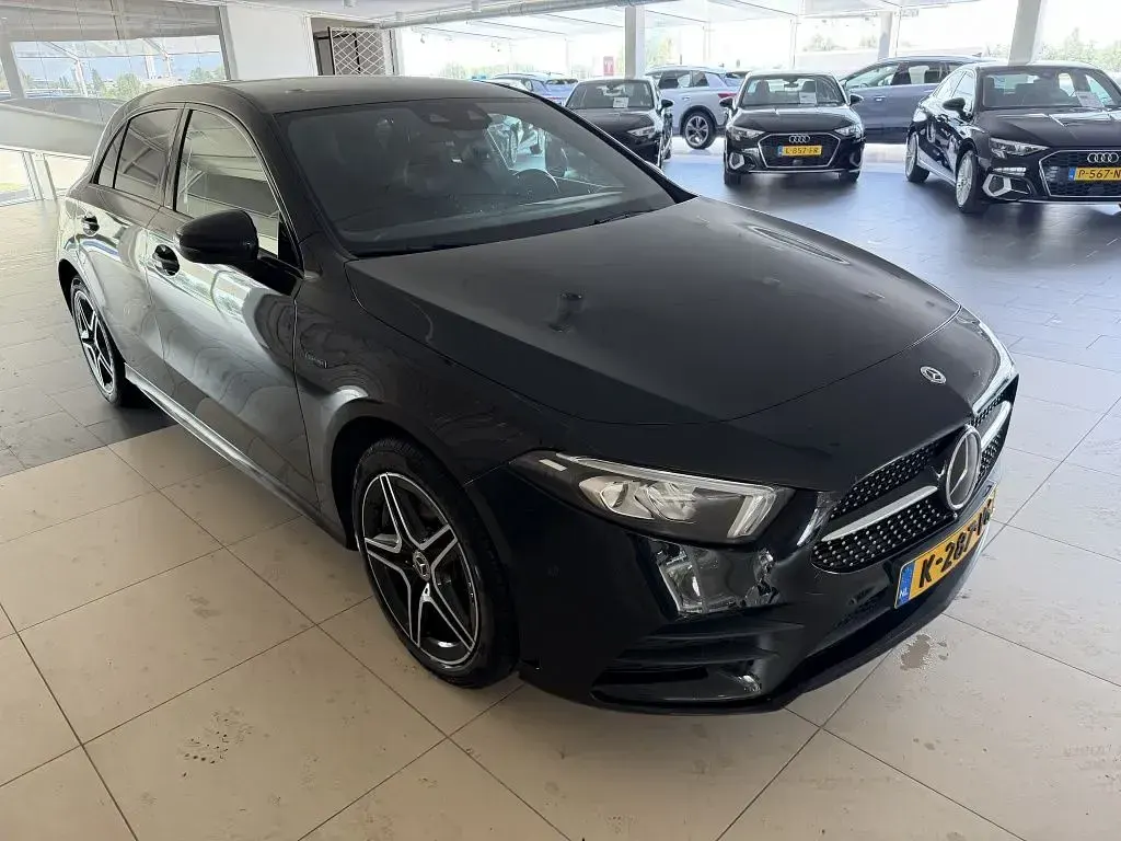 Gebraucht Mercedes A250 Business 160 PS (117 kW) 2021 Schwarz Limousine