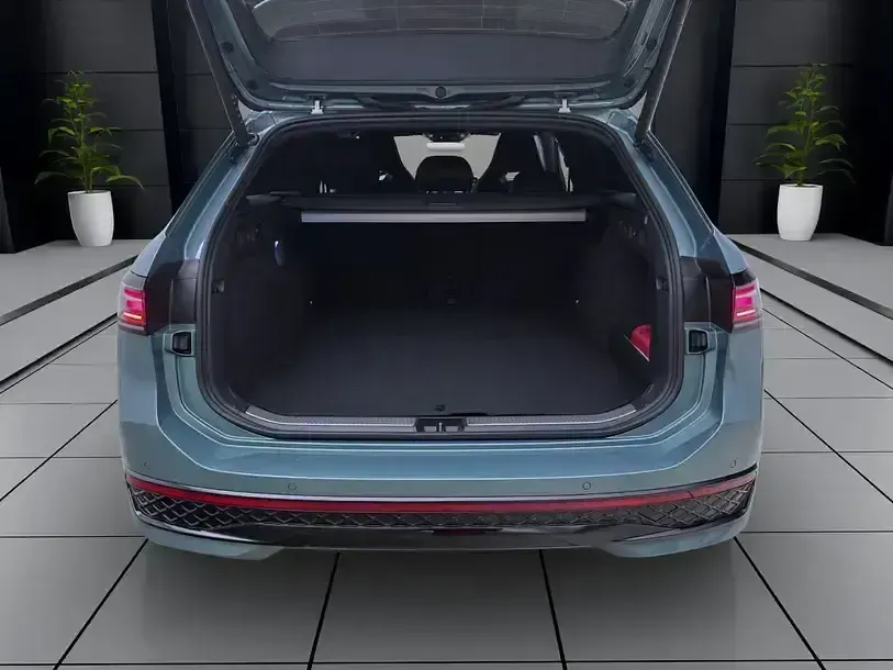Gebraucht VW Passat R-line 272 PS (200 kW) 2025 Maripositgrün metallic Kombi