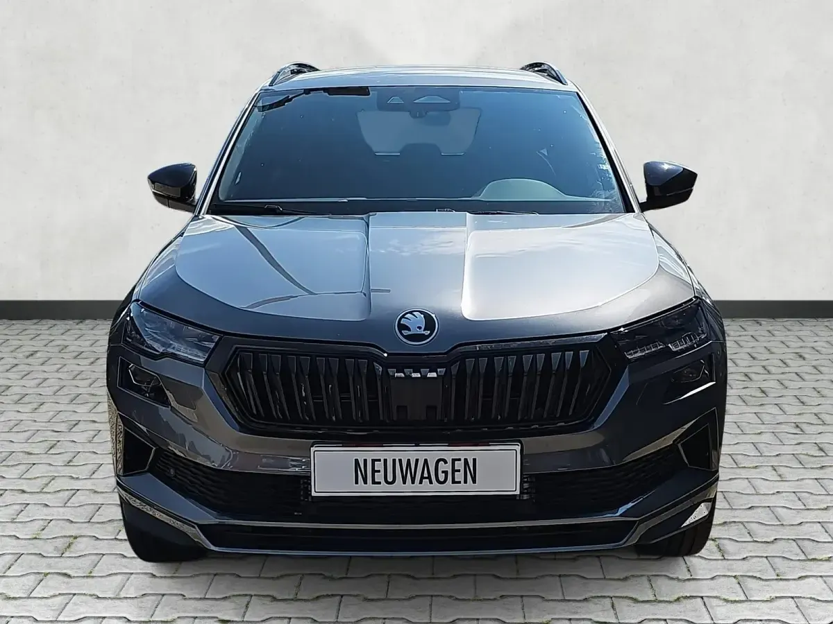 Neu Skoda Karoq SportLine 190 PS (139 kW) 2026 Steelgrau SUV