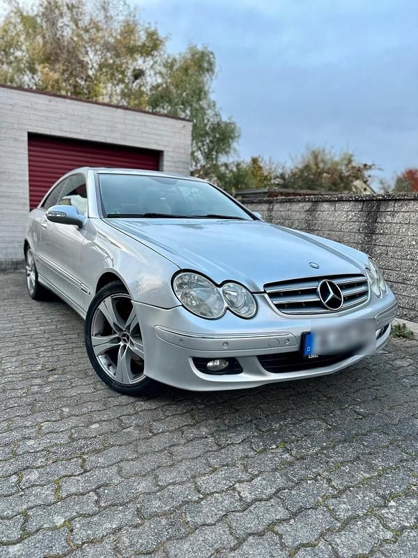 Silber Gebraucht 2007 Mercedes CLK220 Elegance Coupé | 5.500 € (Fairer Preis) - Bild 1/4