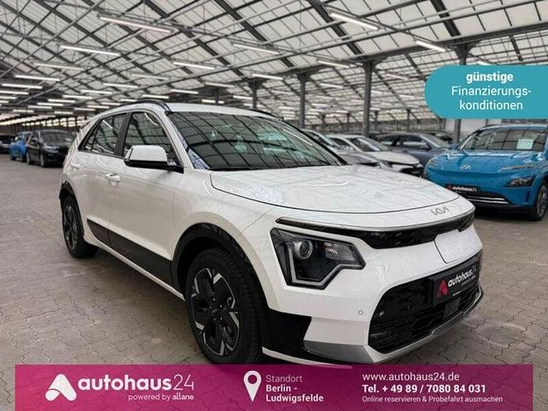 Weiß Gebraucht 2023 Kia e-Niro Vision SUV | 25.880 € (Fairer Preis) - Bild 1/4