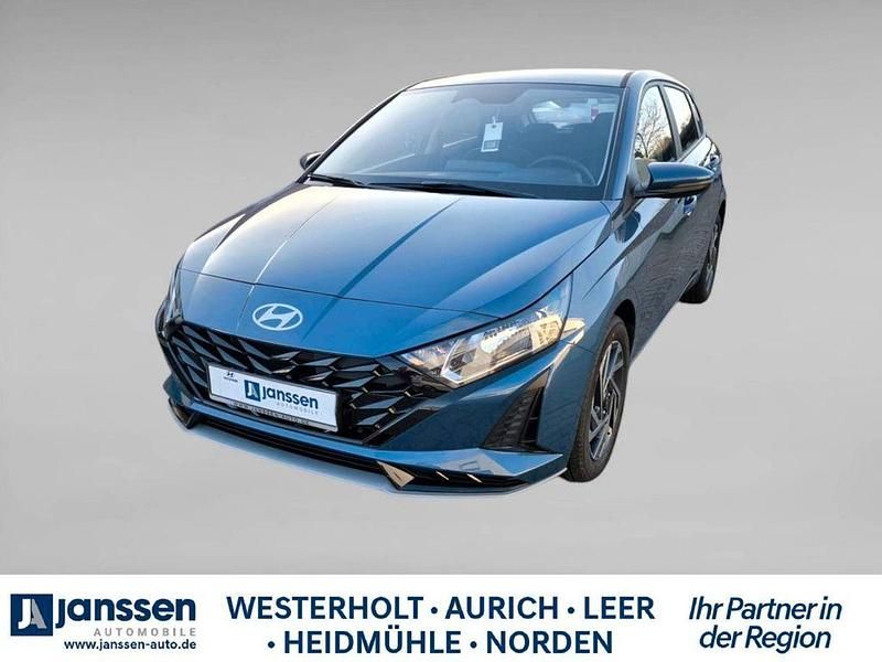 Vibrant blue Gebraucht 2025 Hyundai i20 Trend Limousine | 21.990 € (Fairer Preis) - Bild 1/2