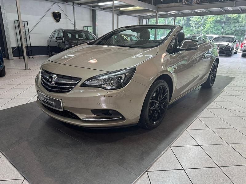 Beige Gebraucht 2012 Opel Cascada Innovation Cabrio | 9.900 € (Fairer Preis) - Bild 1/4