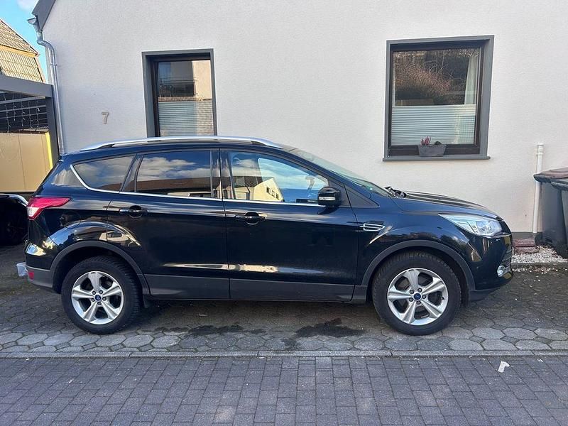 Gebraucht Ford Kuga Individual 150 PS (110 kW) 2014 Schwarz SUV